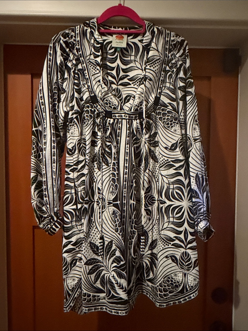 FARM Rio Black & White Long-Sleeve Printed V-Neck Dress